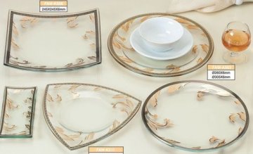 二、玻璃餐具：“水晶玻璃”隐患多