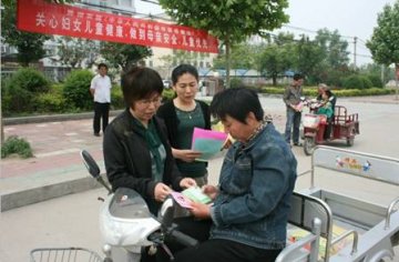 山东省泰安市宁阳县疾控中心开展“关爱妇女儿童”艾滋病知识宣传活动