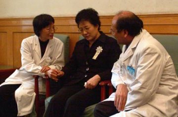 肿瘤医院医务人员送别孟二冬老师