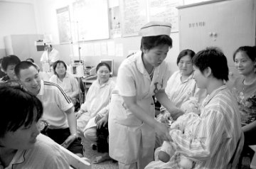 “围产父母义务健康教育班”开到病房