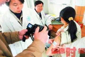 艾滋病疫苗试验最后一天：两志愿者疲惫头晕