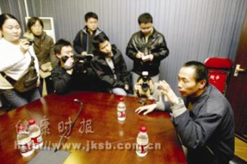 2007年11月21日肖志军拒绝签字，孕妇不治而亡。