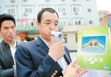 32岁男子吸烟仅3年肺龄检测高达54岁