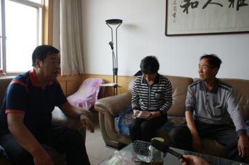 西峰区对待重大疾病患者进行救助