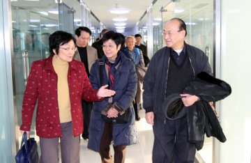 国家重大传染病防治科技重大专项论证委员会专家组到病原所现场调研