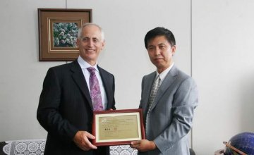 曹德品副校长接见Criss教授