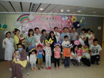 公共部门团体到2医院探访儿童