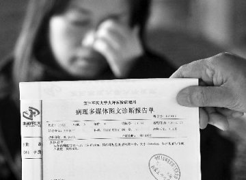 女子手术后8块纱布留在腹中 2年后被误诊为患癌