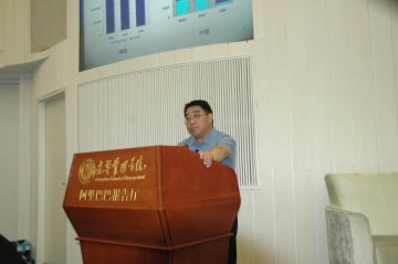 贾局长应邀参加北大国家药物政策卫生经济论坛
