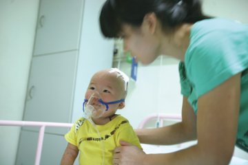 两岁男孩遭遇罕见病魔