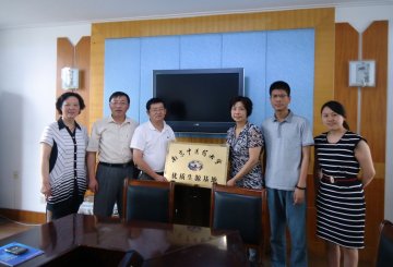 我校在常州田家炳高级中学、江苏省武进高级中学建立优质生源基地