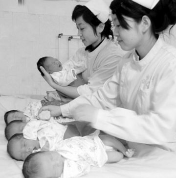 夫妻为生“龙宝宝”扎堆抢跑 孕检建档处处排队