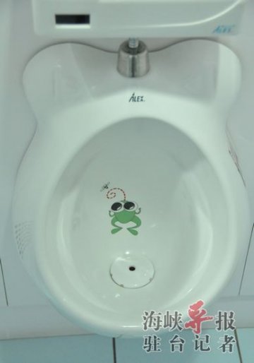 小男孩的桶桶