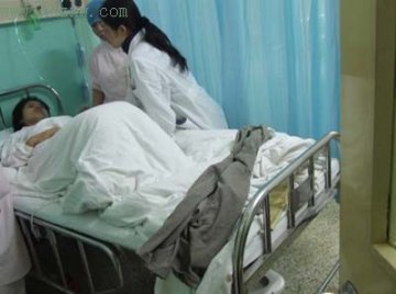 怀孕产科医生院内挨打