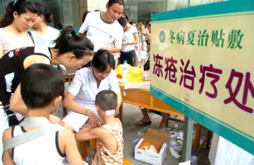襄樊市中医院冬病夏治“火”了
