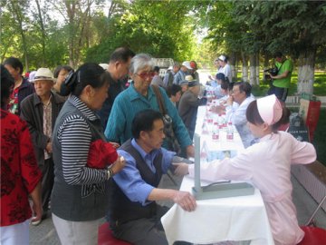 举办世界无烟日大型义诊活动