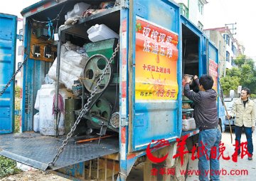 油管暗通榨油机棕榈油变花生油 制售假者被识破