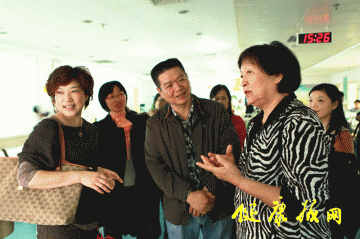 医院动态：护理“大腕”吴袁剑云指导县医院护理