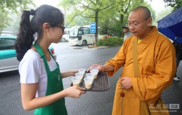 星巴克进驻杭州灵隐寺引发热议 网友调侃称“大悲”