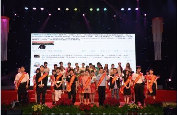 我校马来西亚籍青年志愿者温子进获“2012年栖霞区十大杰出青年先锋”光荣称号