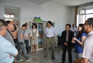 新疆喀什地区防治艾滋病“一站式服务”试点项目组来伊犁州交流学习