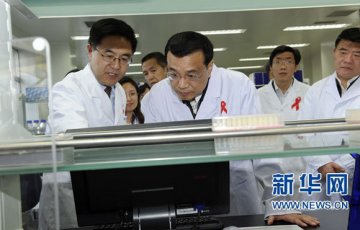 新华社-李克强考察中国预防控制中心