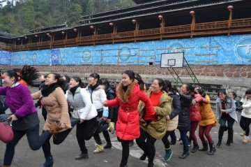 怀仁大药房营运战线欢庆“三八”妇女节