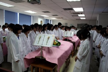 我校首次举行向“大体良师”感恩致敬仪式