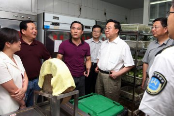 国家食品药品监管局副局长边振甲来浙江调研