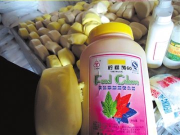 温州黑作坊用染色剂做馒头