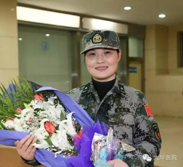大坪医院援非抗埃英雄赵孝英：因为选择了军装