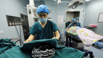 探访：重庆医院里的男护士