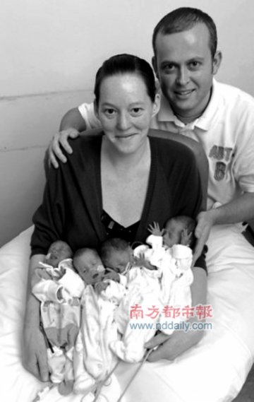 英国夫妇同时诞下两对同卵双胞胎