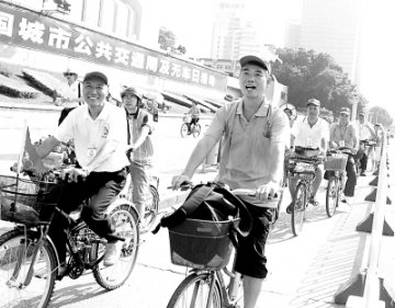“无车日”志愿者健康出行
