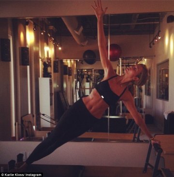 维密火辣身材超养眼 模特网晒私下训练照