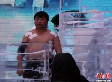 长沙比基尼美女体验“冰冻”