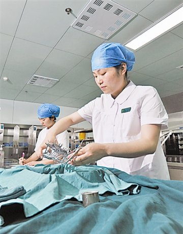 第163医院孕妇护士群体：戴燕尾帽的准妈妈如此美丽