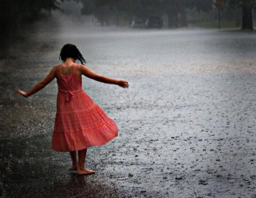 下雨淋湿头易坏头皮