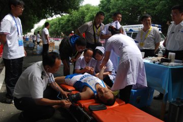 甘肃急救为兰州国际马拉松护航