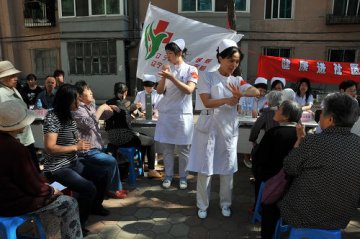 创先争优惠民生 健康义诊解民忧