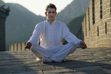 当下最流行的男性瑜伽