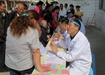 医改撬冰：基层医疗难题下的多方角力