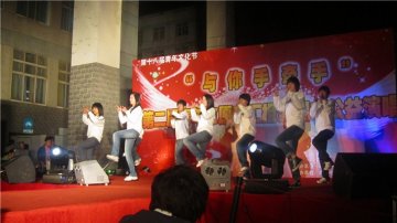 校学生会“托起大山里的希望”公益演唱会顺利举行