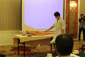 哥伦比亚21岁女模性感腹肌照