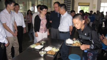 卫计委领导带队赴安徽考察“农村义务教育学生营养改善”工作