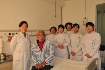 贺大爷脑出血恢复得像正常人