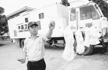 [人民网]坚守疫区，中国医生与西非国家共同抗击埃博拉