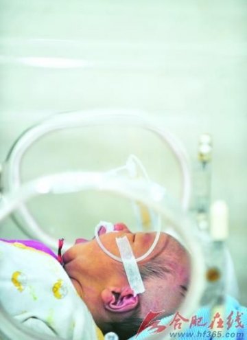 男婴出生仅3天因身患重病被抛弃 父亲称家里穷