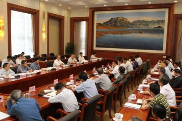 重大新药创制科技重大专项调研组赴云南省调研