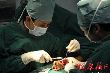 北京积水潭医院3个多小时立体大救援断指男孩